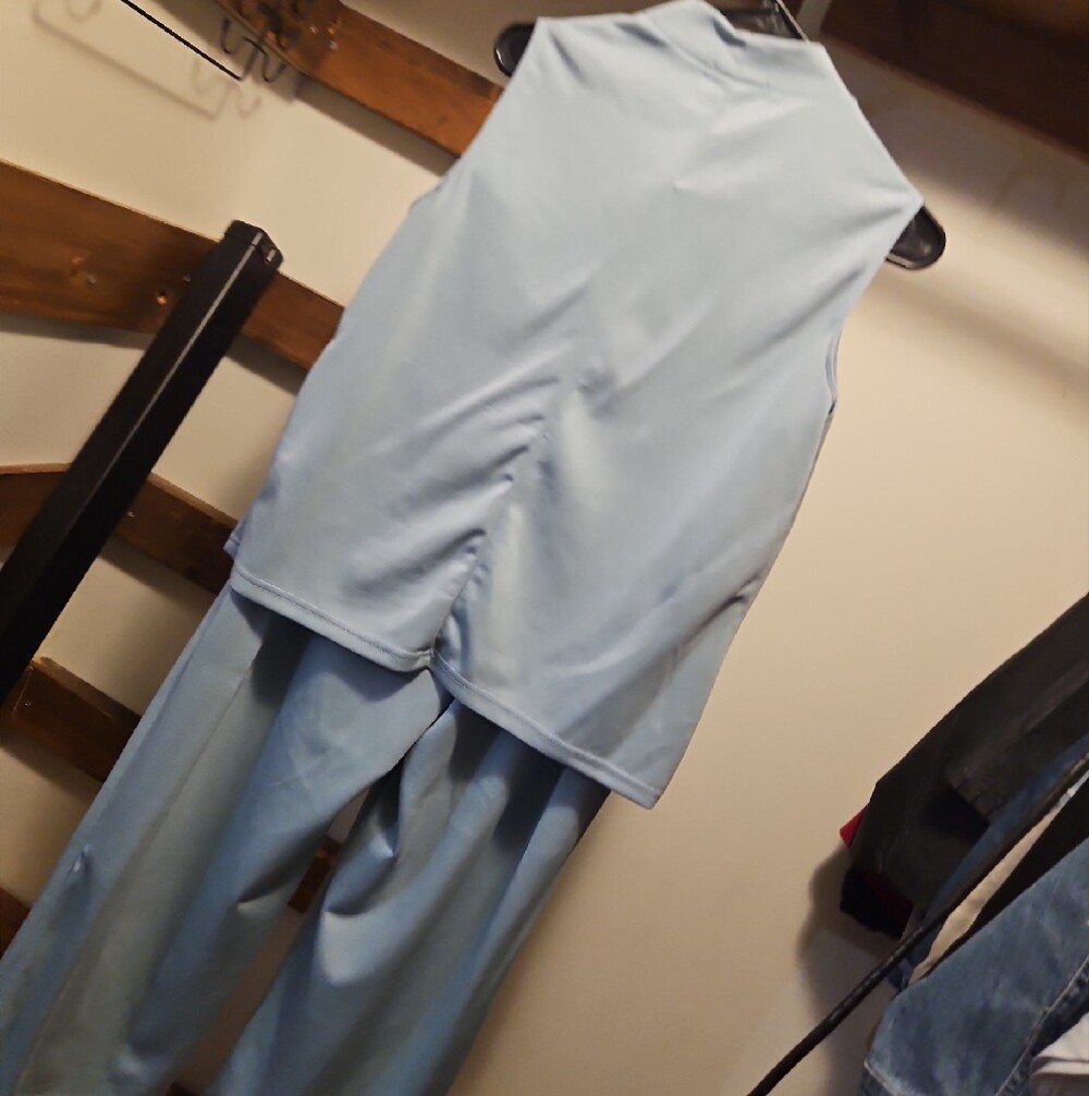 Sleeveless Light Blue Lounge Set/Travel - Picture 3 of 4